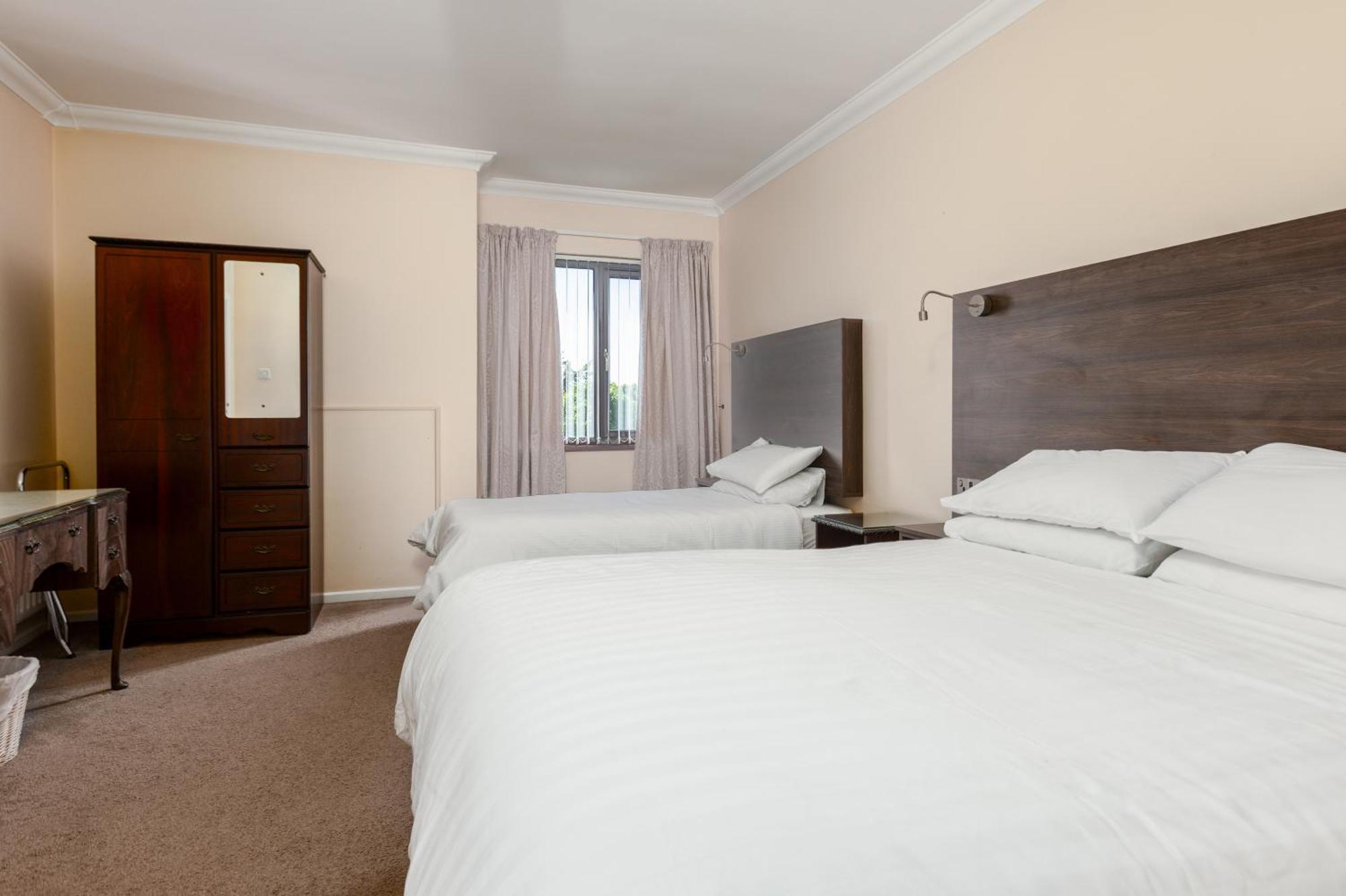 The Derg Arms B&B Castlederg Exterior photo