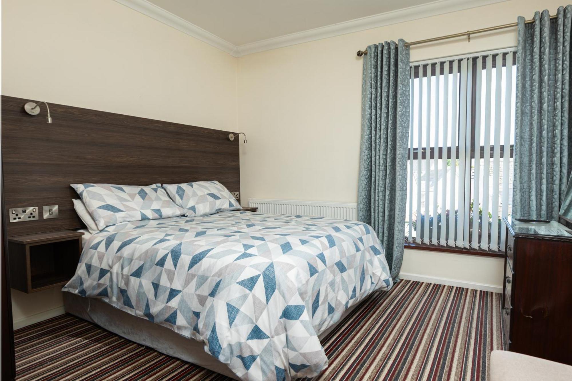 The Derg Arms B&B Castlederg Exterior photo